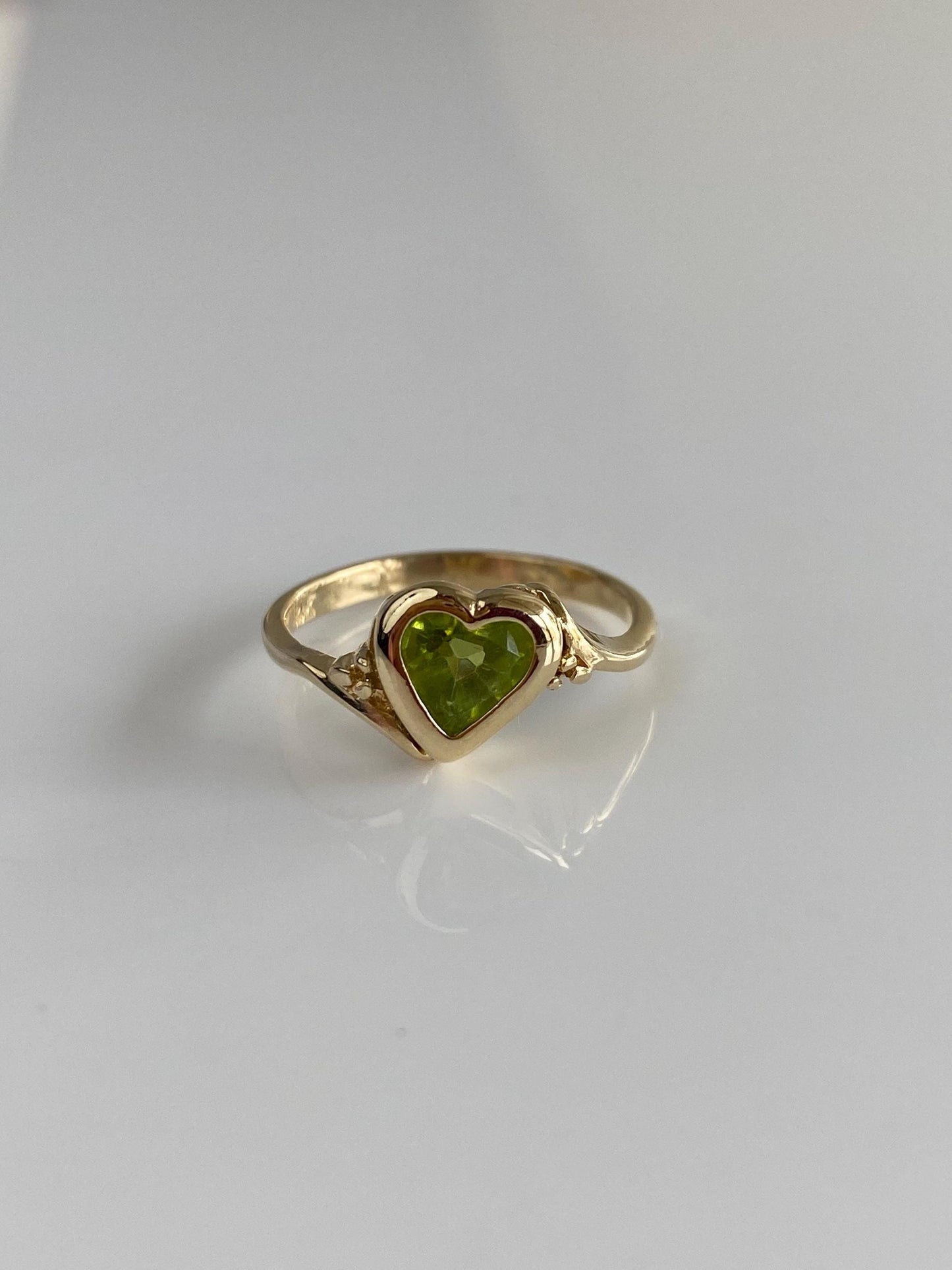 Solid 14k Yellow Gold Peridot Heart Ring - Size 6