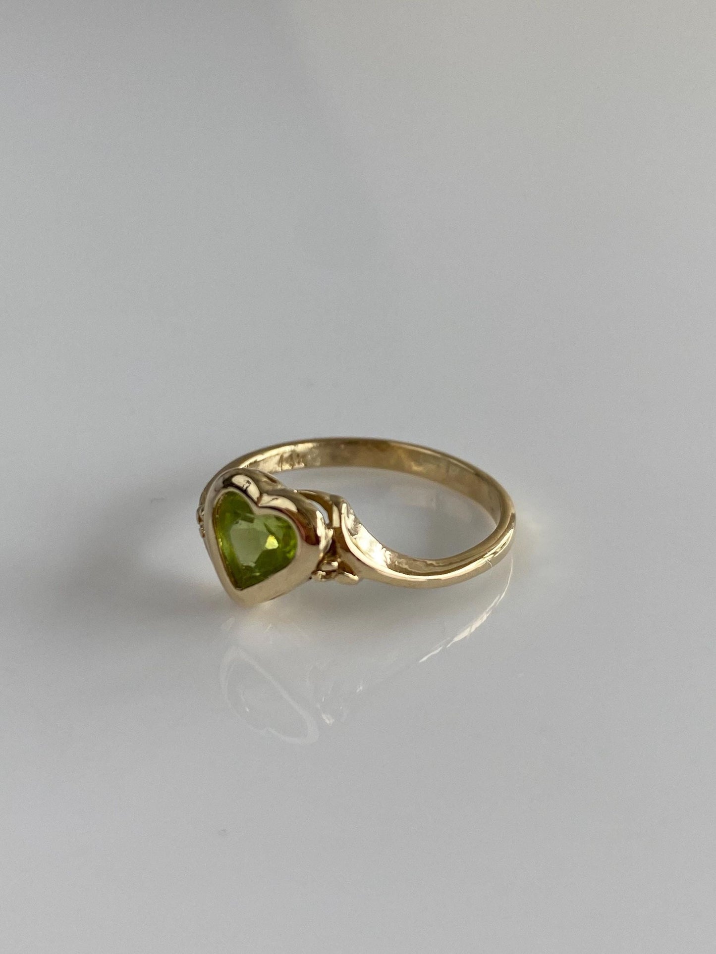 Solid 14k Yellow Gold Peridot Heart Ring - Size 6