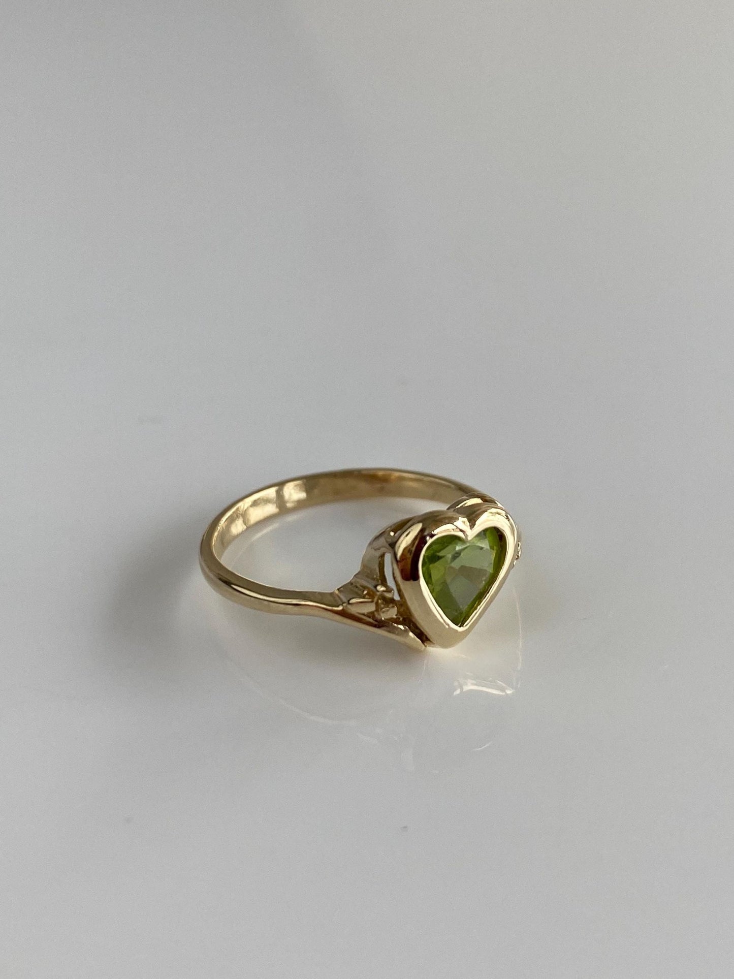 Solid 14k Yellow Gold Peridot Heart Ring - Size 6