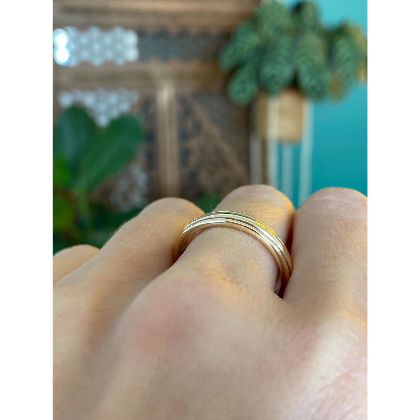 Vintage Solid 14k Yellow Gold Lined Ring Band - Size 9.25