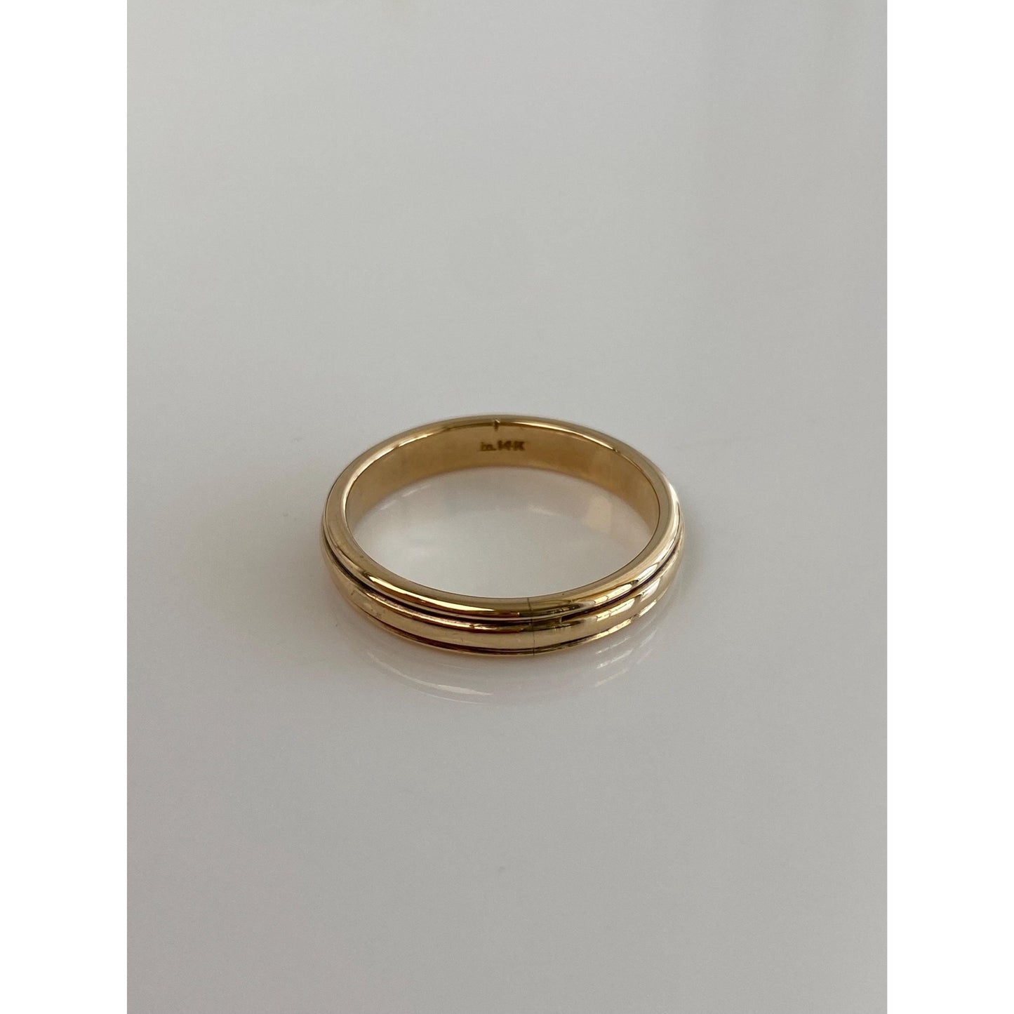 Vintage Solid 14k Yellow Gold Lined Ring Band - Size 9.25