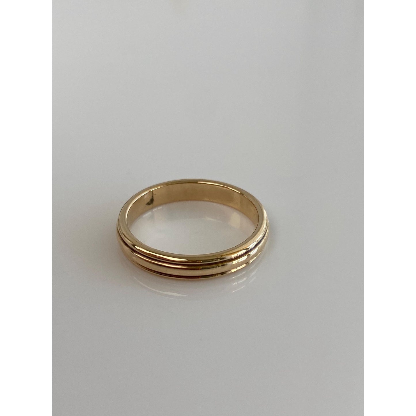 Vintage Solid 14k Yellow Gold Lined Ring Band - Size 9.25