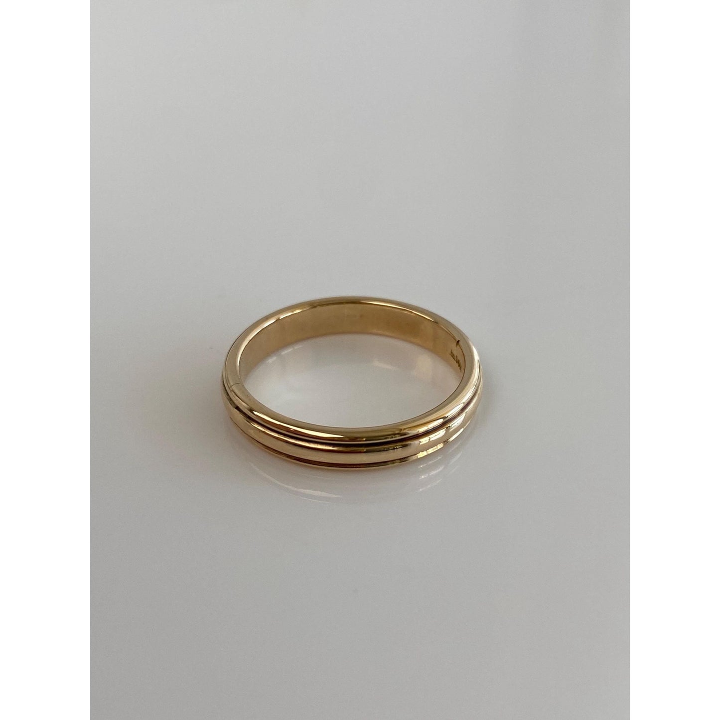 Vintage Solid 14k Yellow Gold Lined Ring Band - Size 9.25
