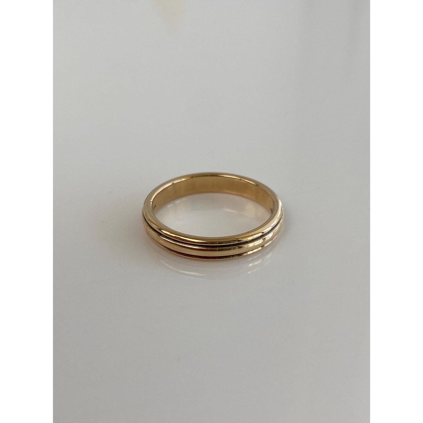 Vintage Solid 14k Yellow Gold Lined Ring Band - Size 9.25