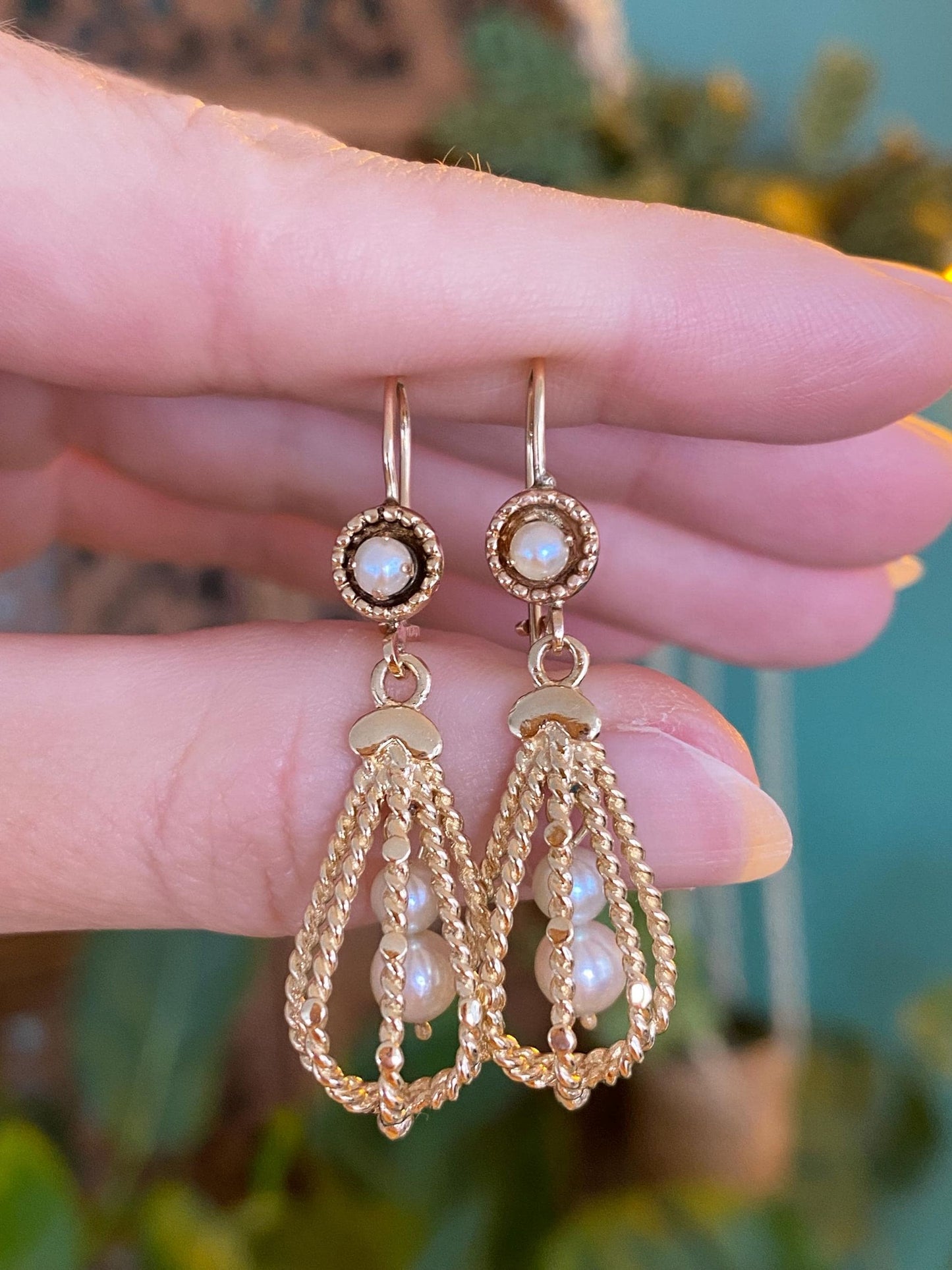 Vintage Solid 14k Yellow Gold Pearls Dangle Earrings