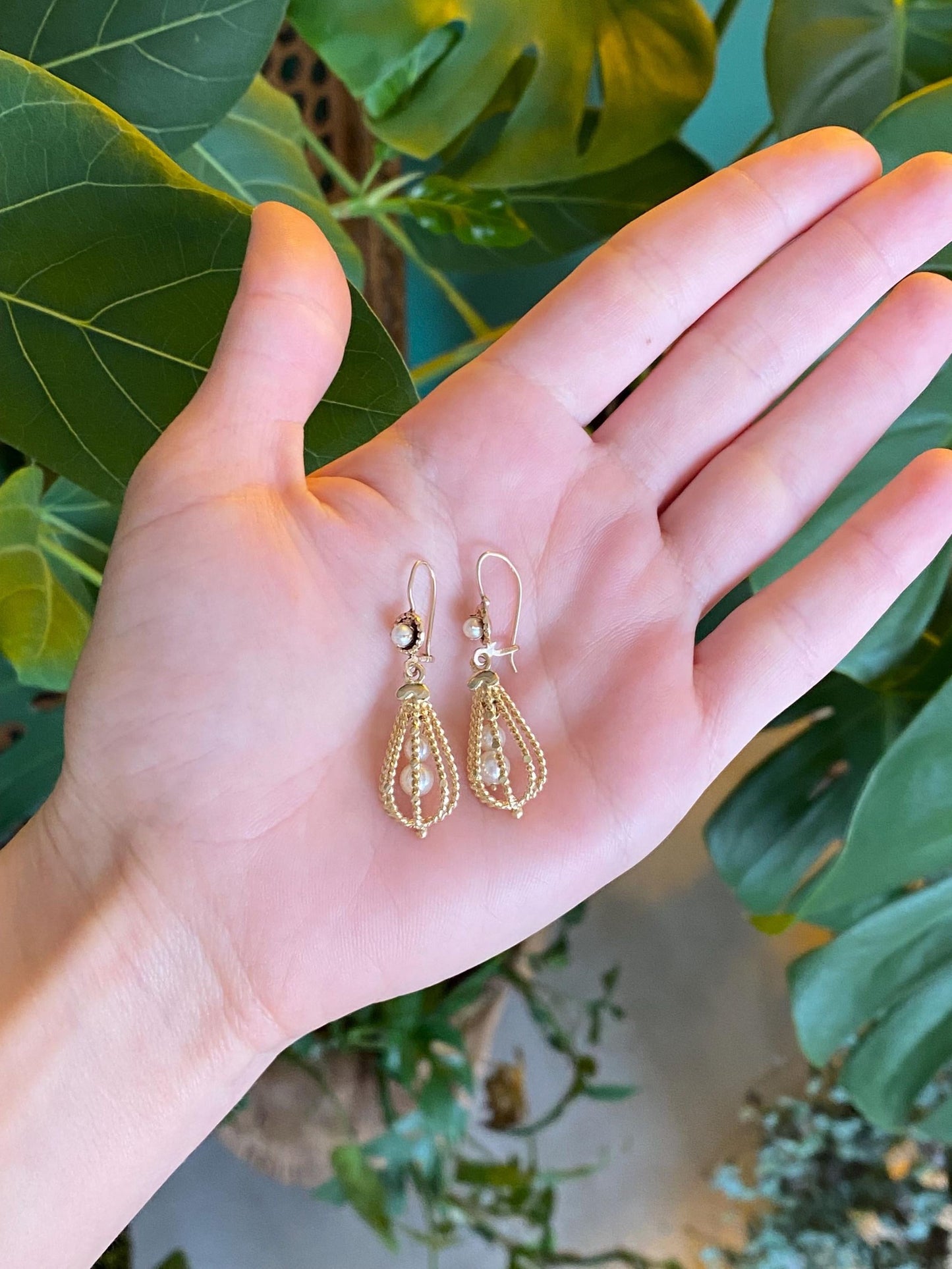 Vintage Solid 14k Yellow Gold Pearls Dangle Earrings