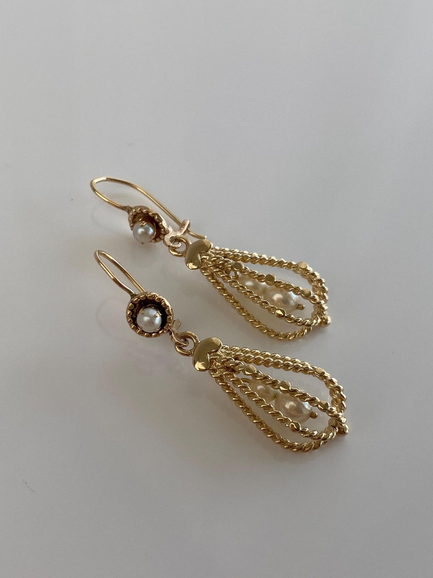 Vintage Solid 14k Yellow Gold Pearls Dangle Earrings
