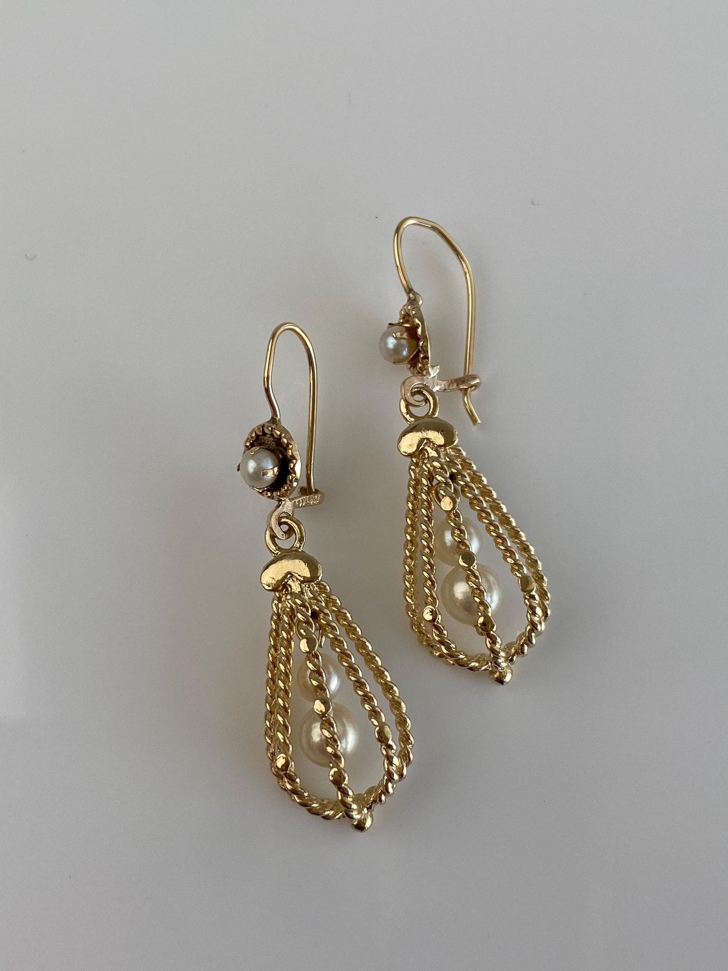 Vintage Solid 14k Yellow Gold Pearls Dangle Earrings