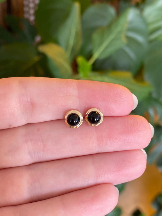Vintage Solid 14k Yellow Gold Engine Turned Onyx Stud Earrings