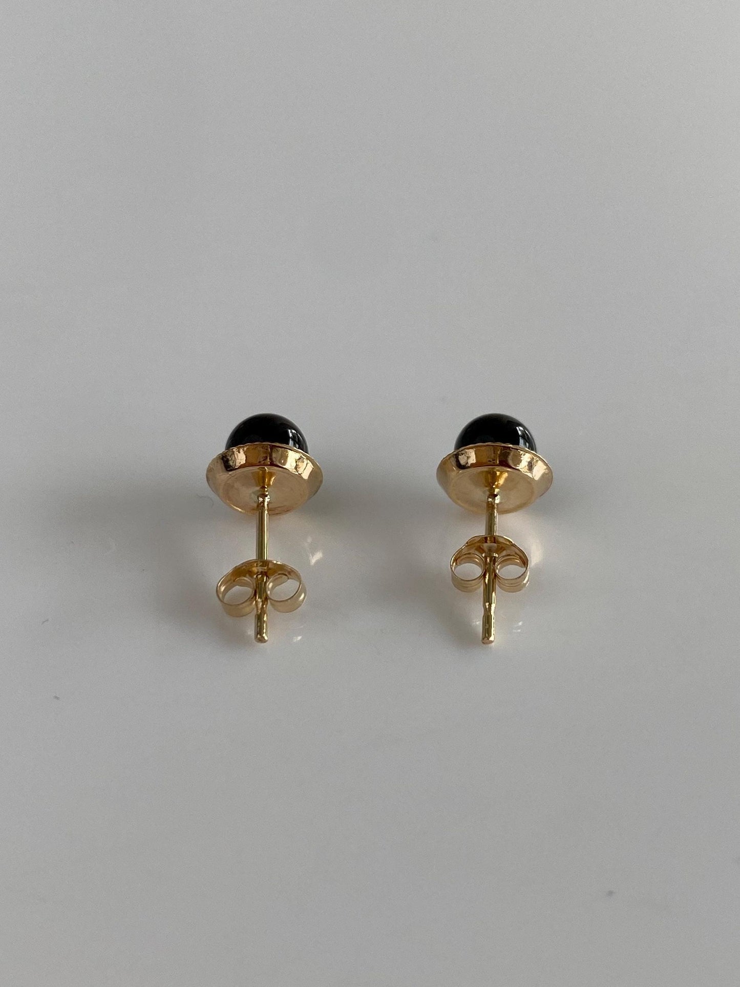 Vintage Solid 14k Yellow Gold Engine Turned Onyx Stud Earrings