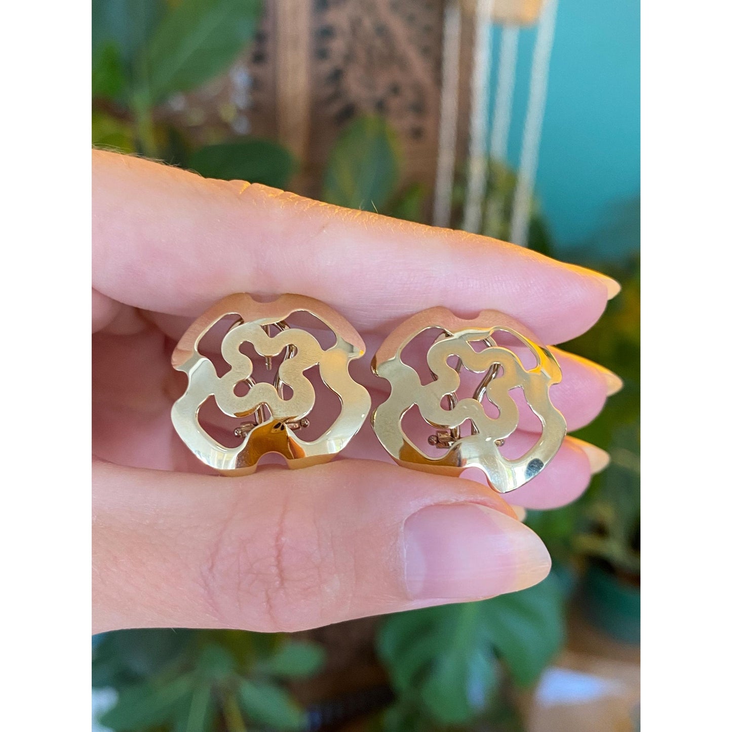 Vintage Solid 14k Yellow Gold Flower Open Work Stud Earrings