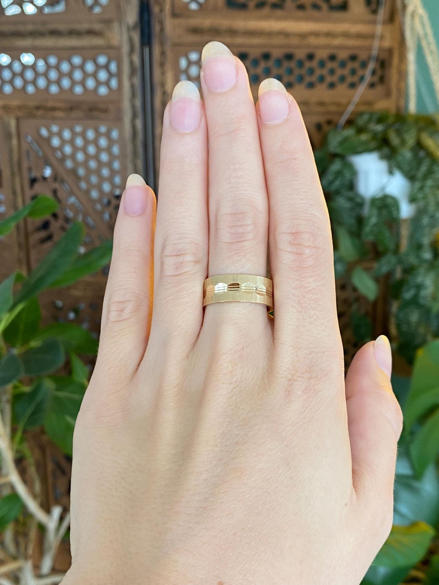 Vintage Solid 14k Yellow Gold Faceted Textured Ring Band - Size 8.5