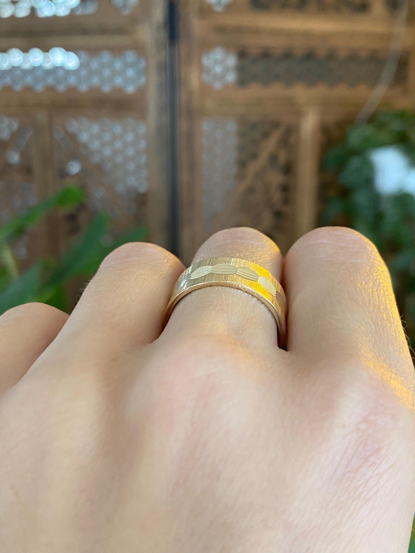 Vintage Solid 14k Yellow Gold Faceted Textured Ring Band - Size 8.5
