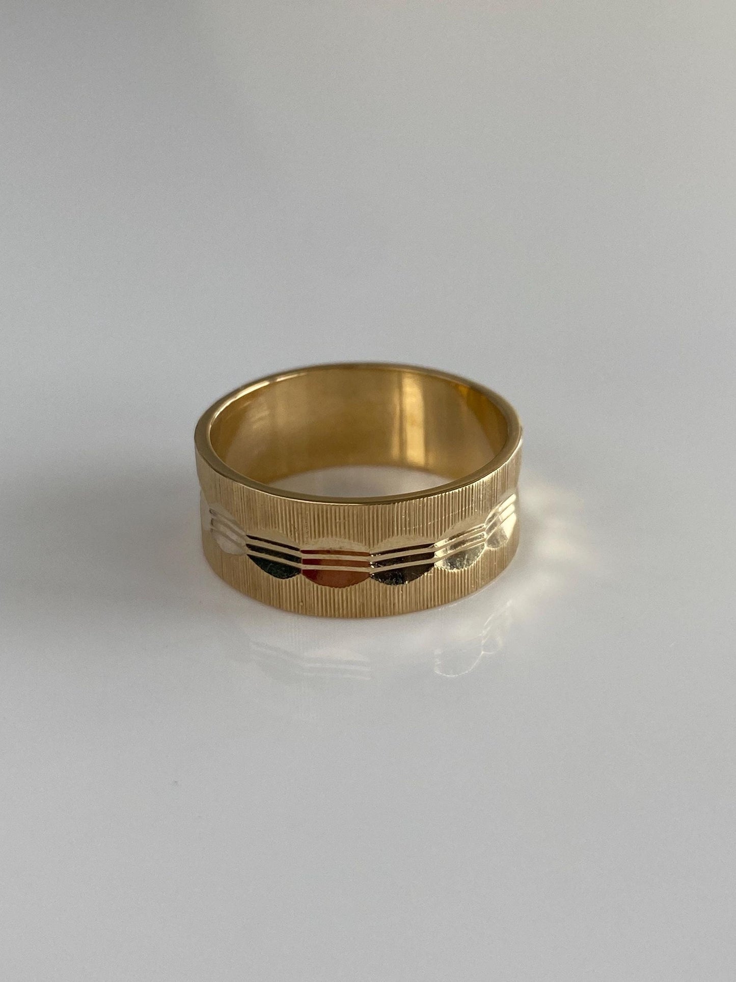 Vintage Solid 14k Yellow Gold Faceted Textured Ring Band - Size 8.5