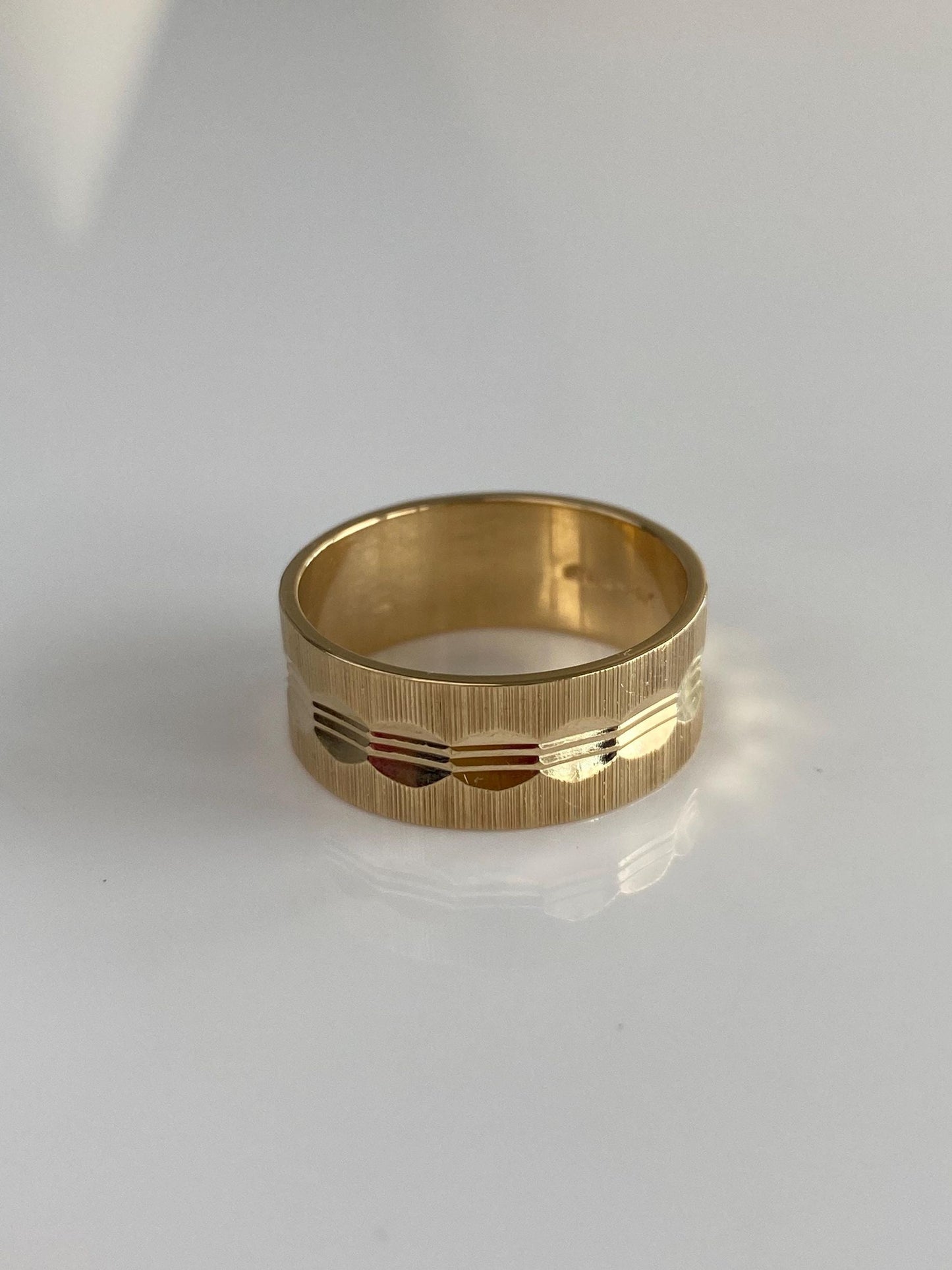 Vintage Solid 14k Yellow Gold Faceted Textured Ring Band - Size 8.5