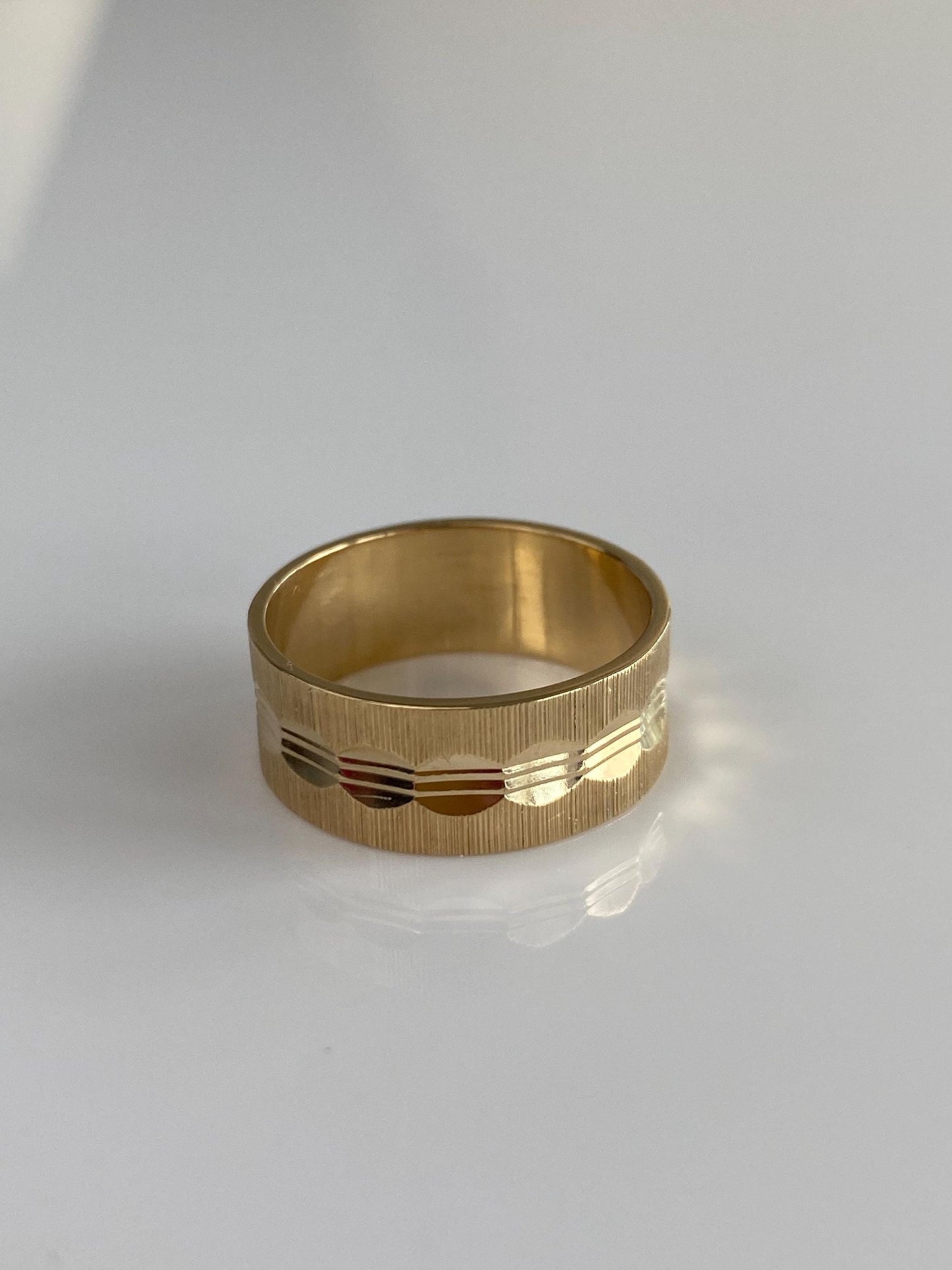 Vintage Solid 14k Yellow Gold Faceted Textured Ring Band - Size 8.5