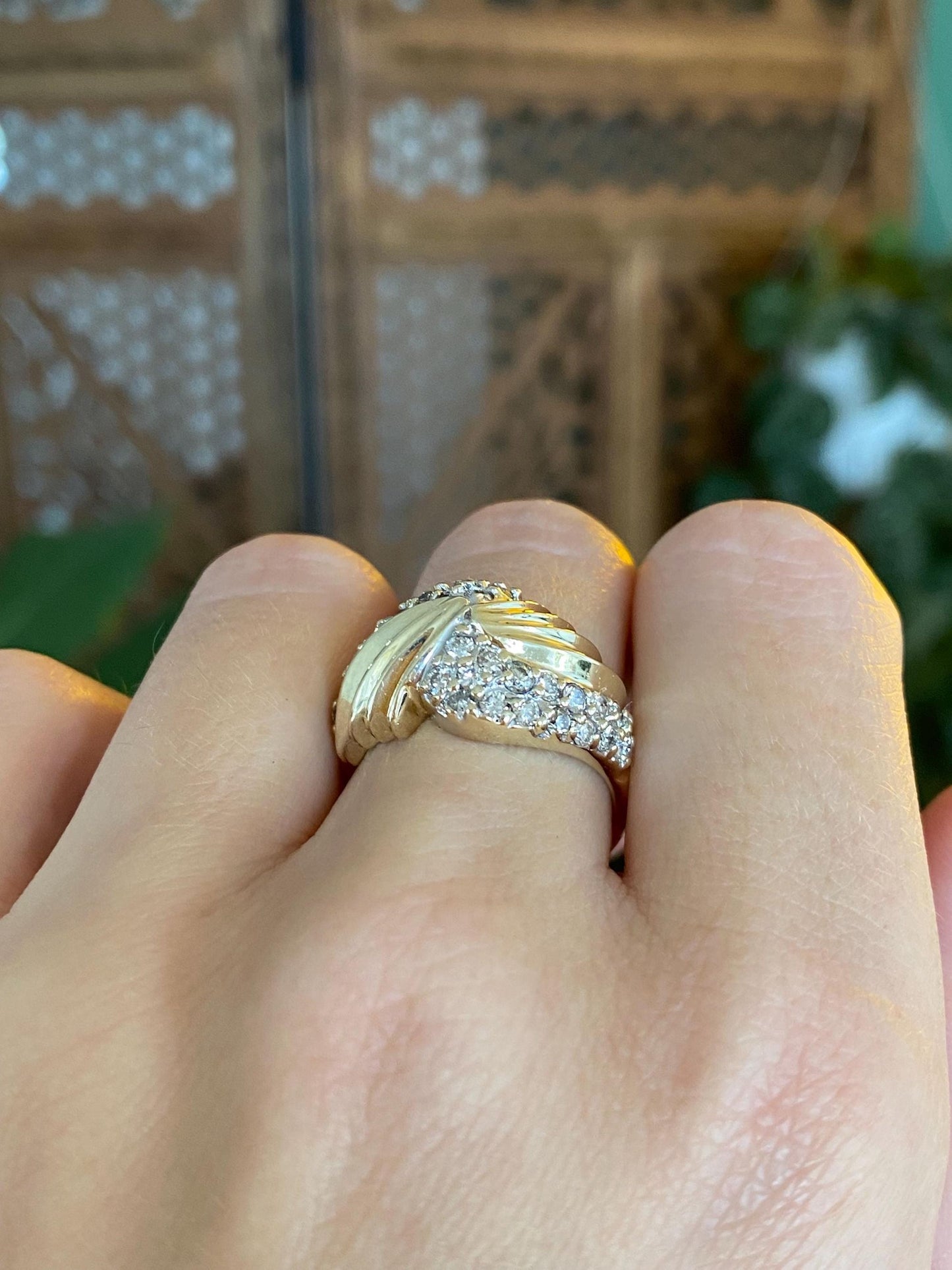 Vintage Solid 14k Yellow Gold Diamond Twist Ring - Size 7.5