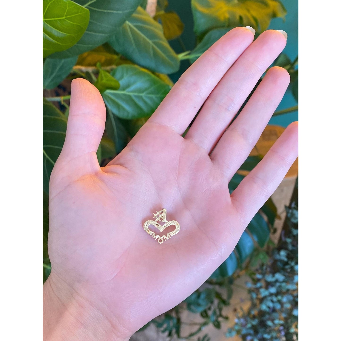 Vintage Solid 14k Yellow Gold Diamond Cut #1 Mom Heart Charm