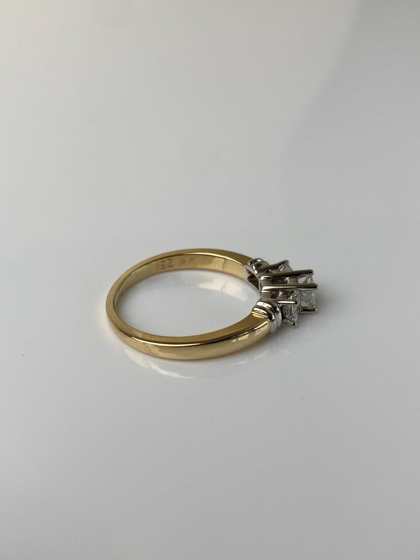 Vintage Solid 14k White & Yellow Gold Diamond Ring - Size 7.25