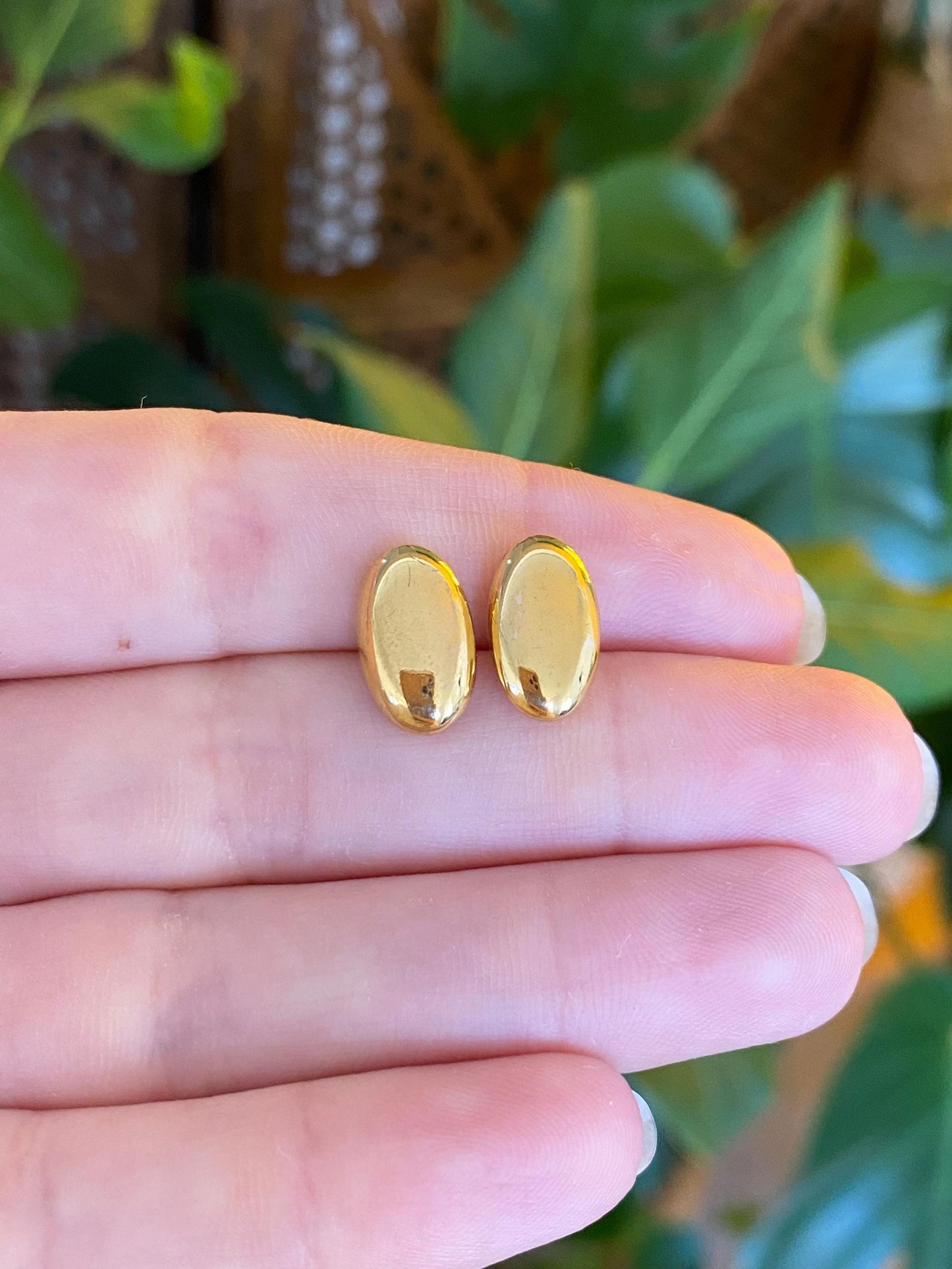 Vintage 18k Yellow Gold Domed Oval Stud Earrings