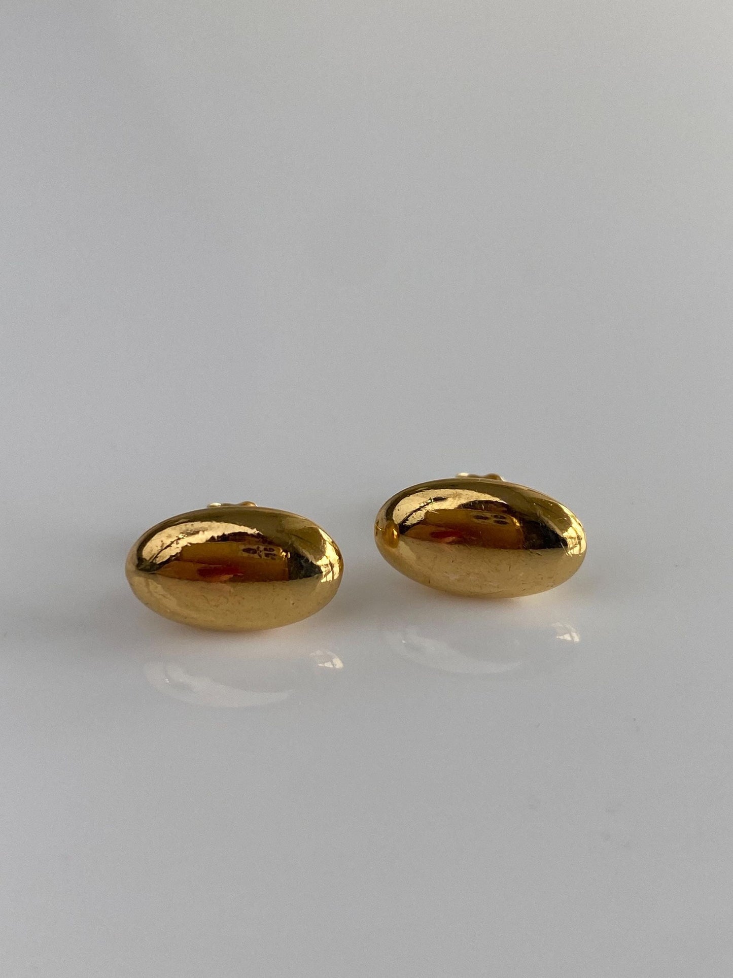Vintage 18k Yellow Gold Domed Oval Stud Earrings
