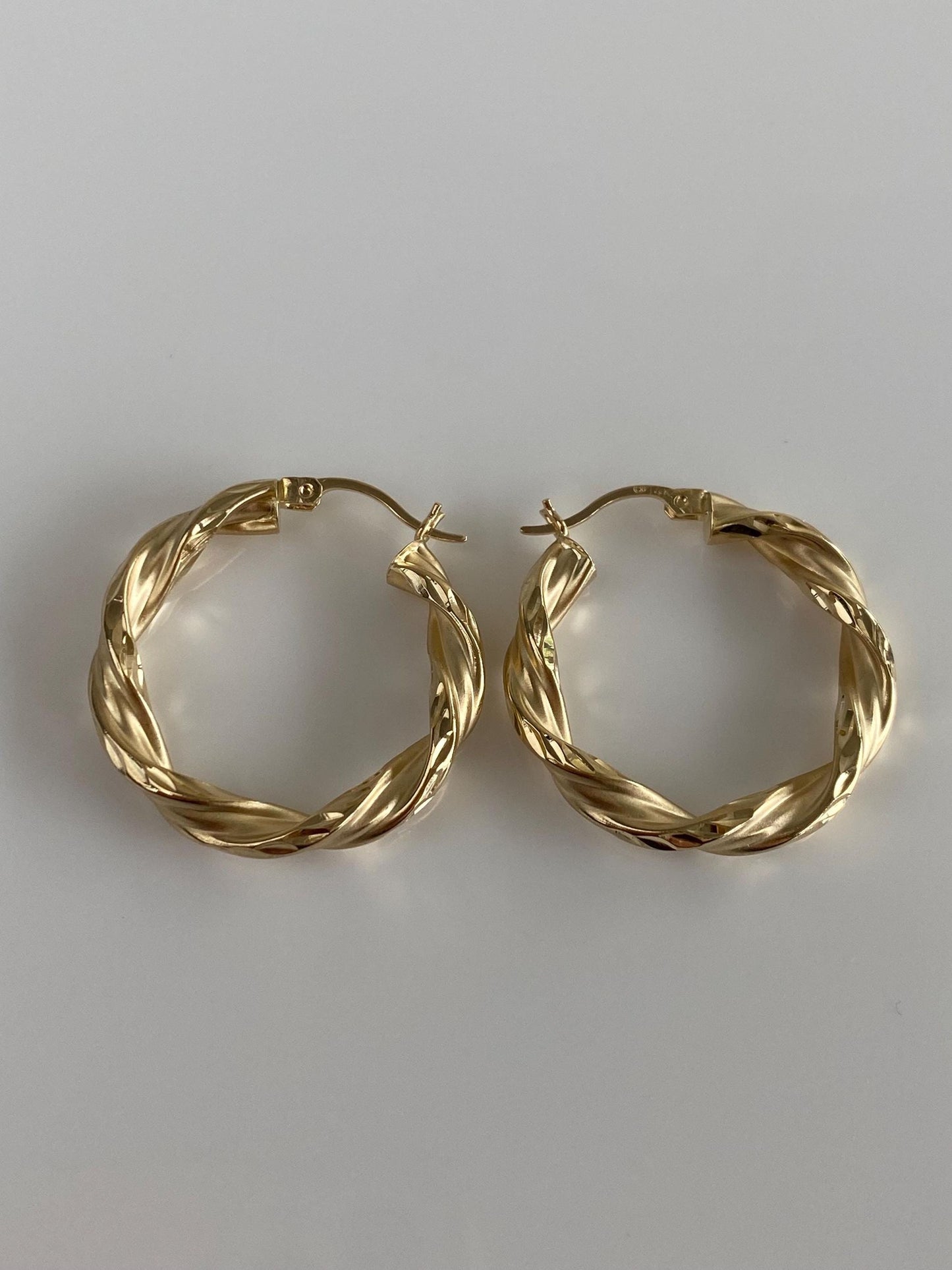 Vintage 14k Yellow Gold Twist Hoop Earrings