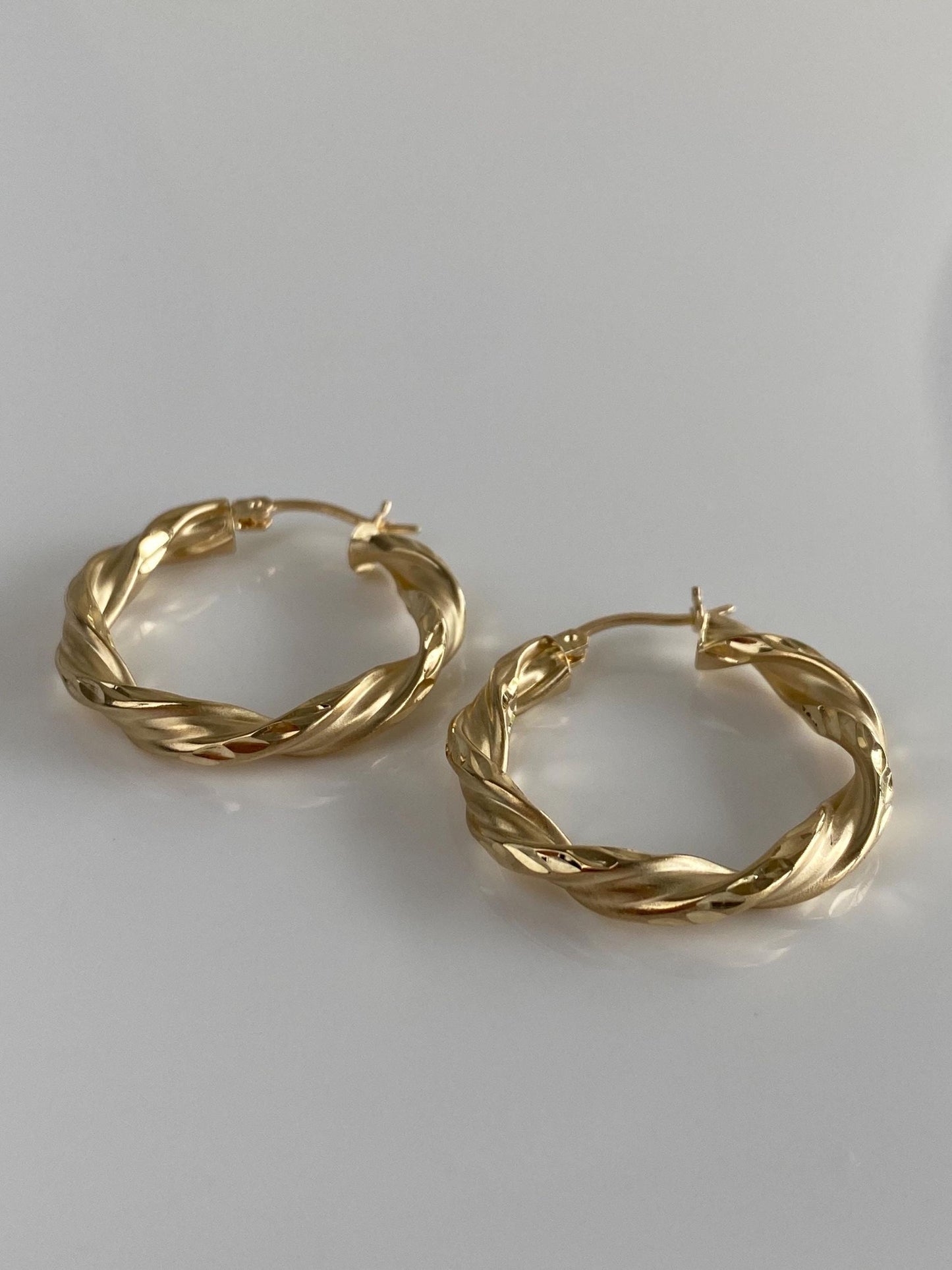 Vintage 14k Yellow Gold Twist Hoop Earrings