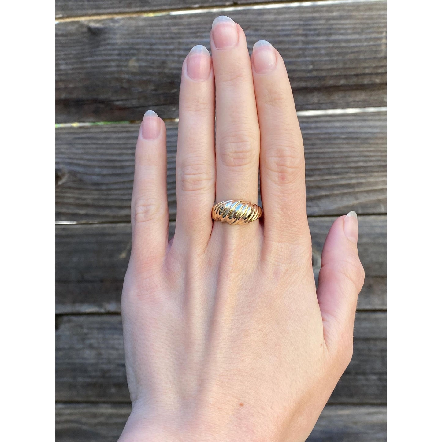 Solid 14k Yellow Gold Scalloped Ring - Size 8.25