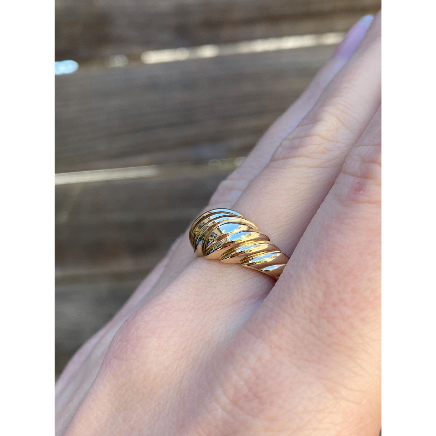 Solid 14k Yellow Gold Scalloped Ring - Size 8.25