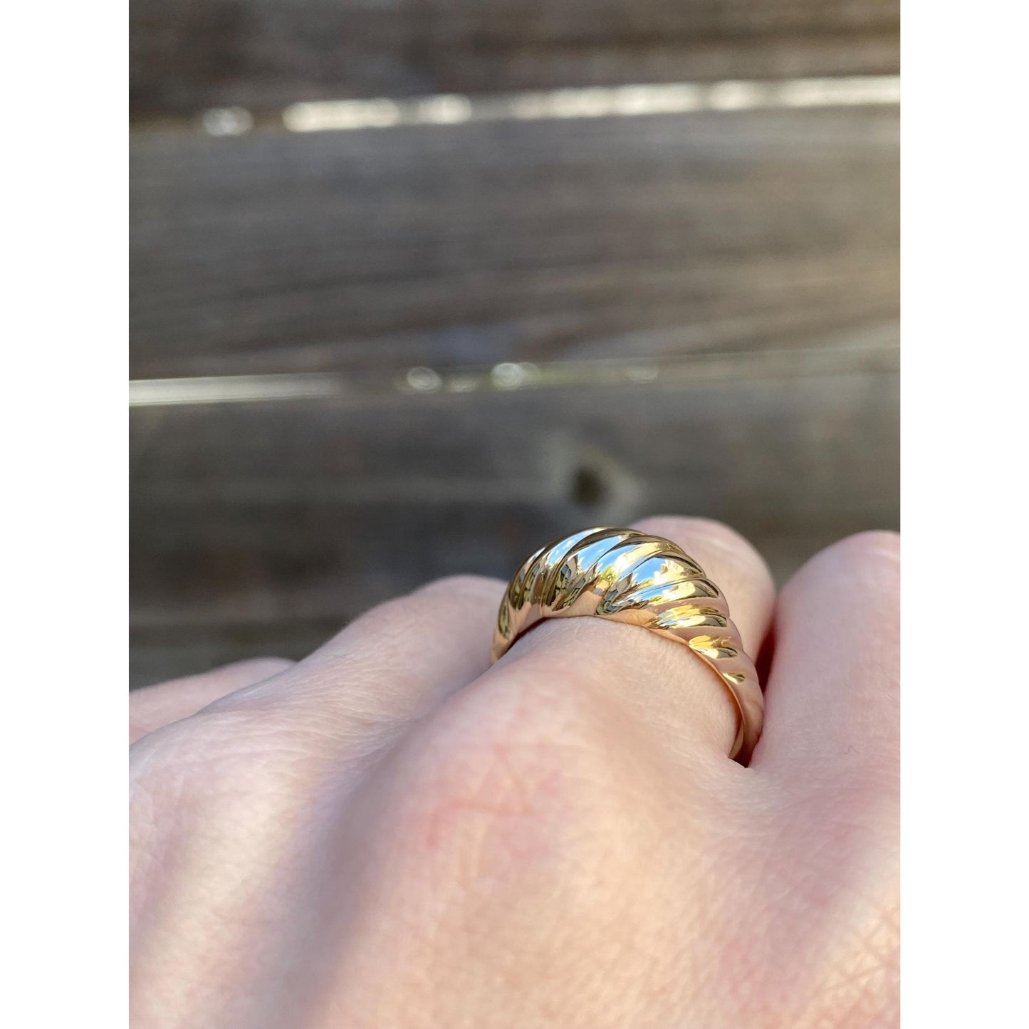 Solid 14k Yellow Gold Scalloped Ring - Size 8.25