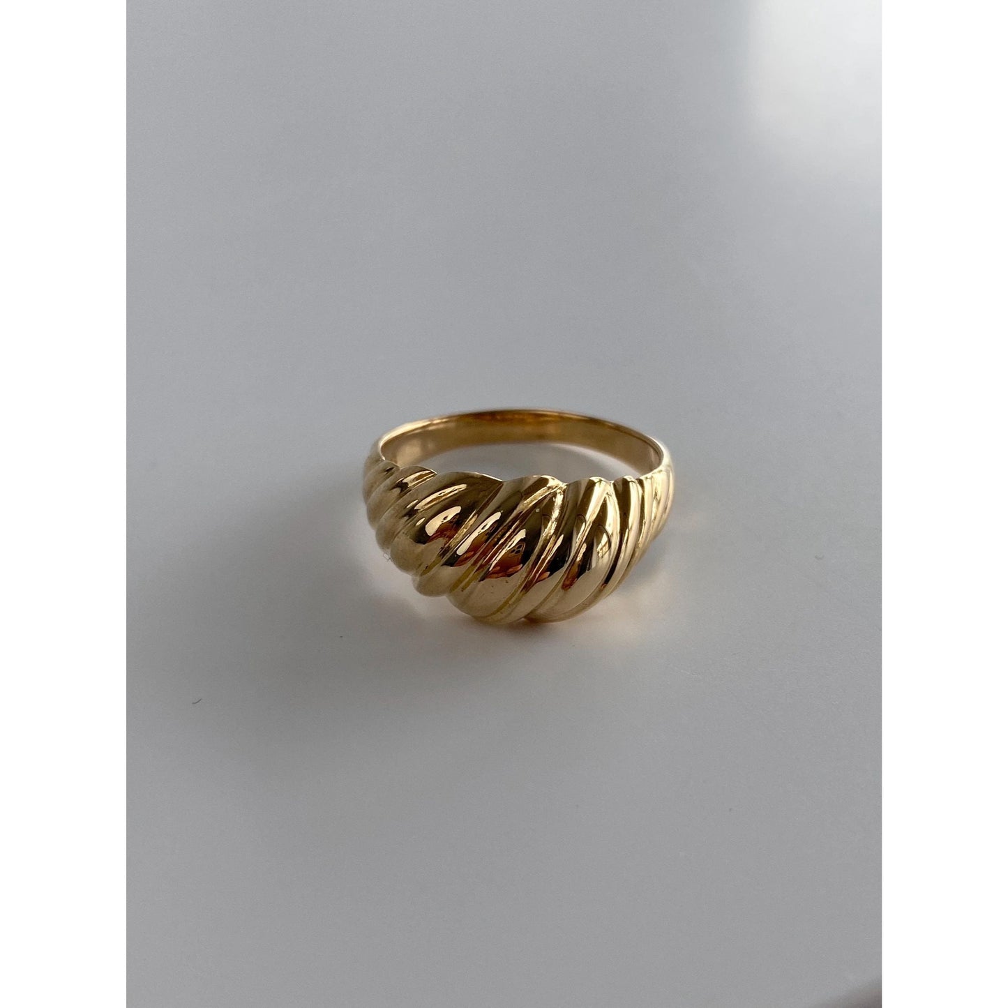 Solid 14k Yellow Gold Scalloped Ring - Size 8.25