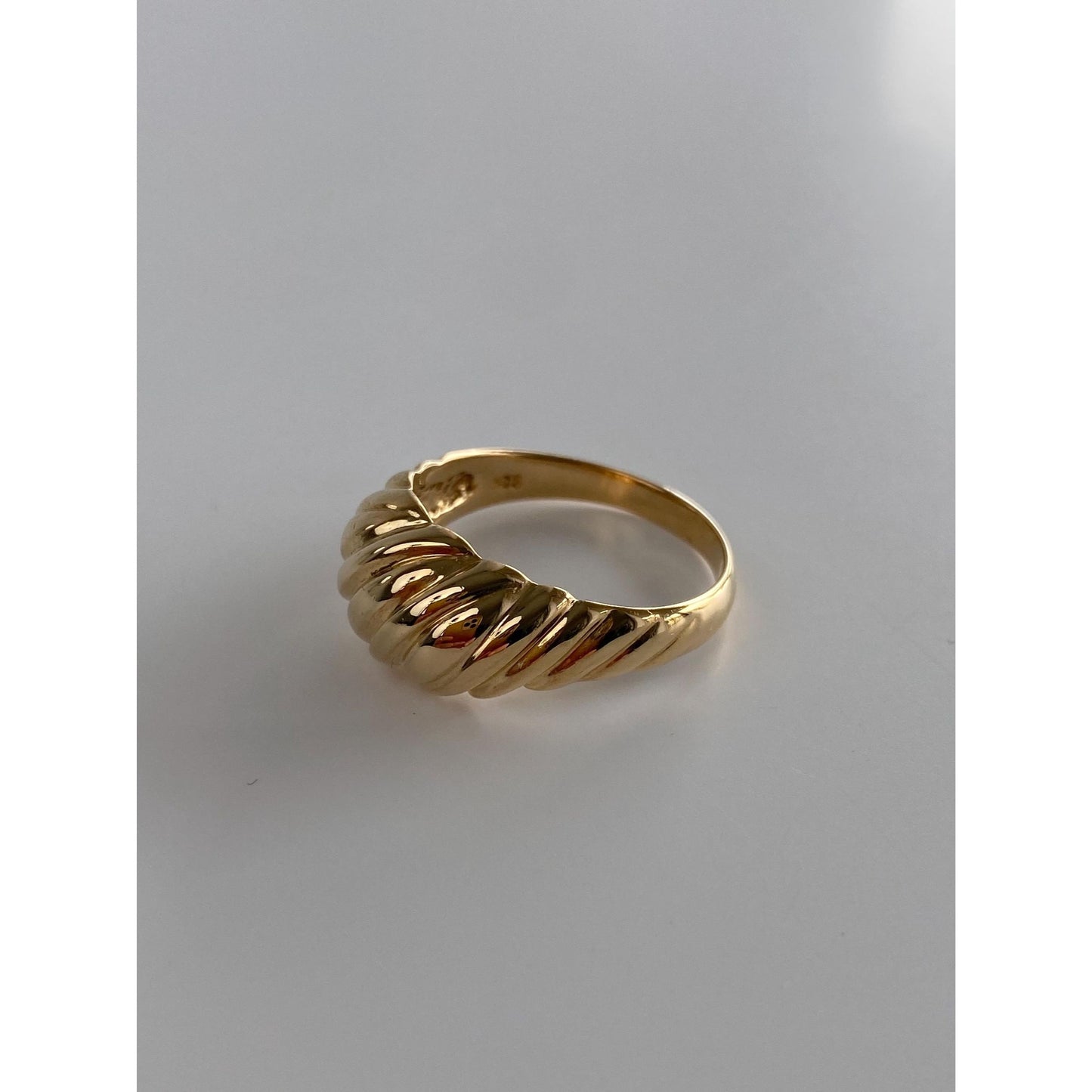 Solid 14k Yellow Gold Scalloped Ring - Size 8.25