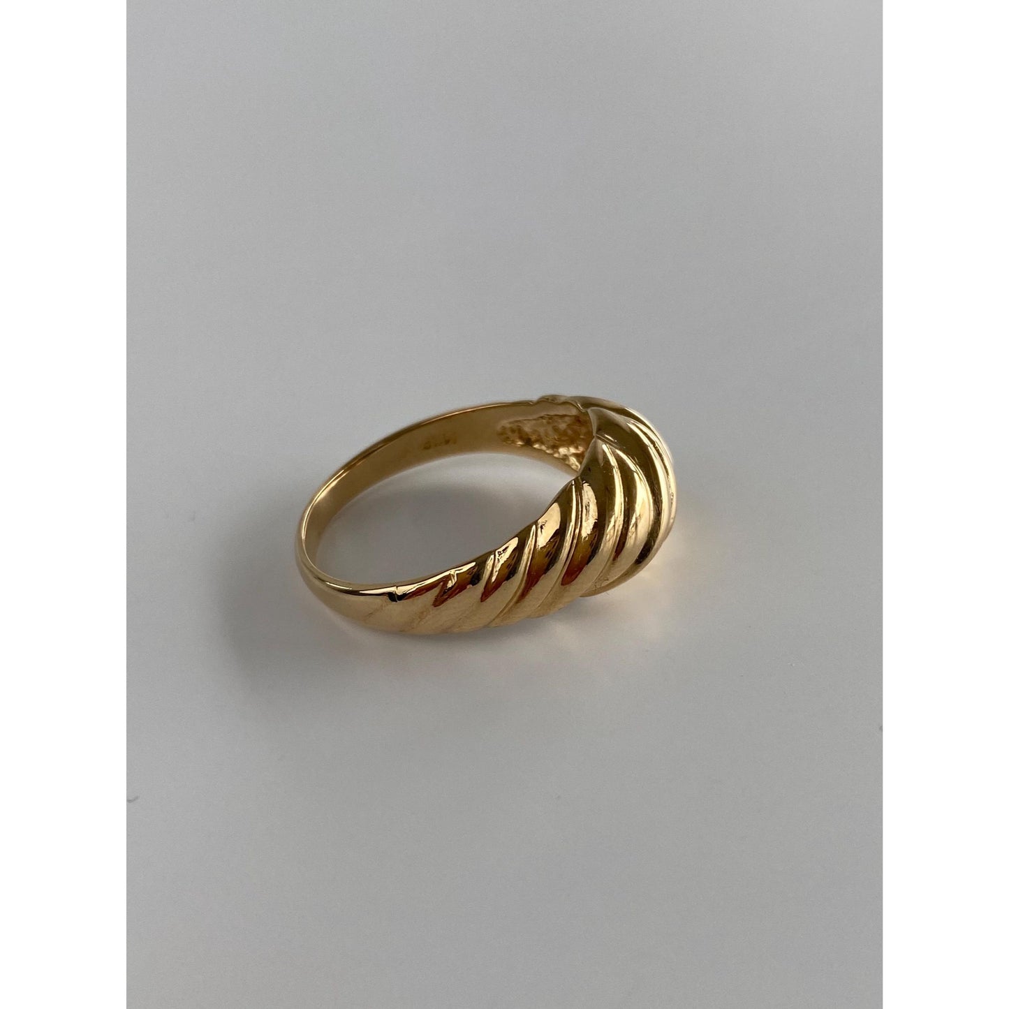 Solid 14k Yellow Gold Scalloped Ring - Size 8.25