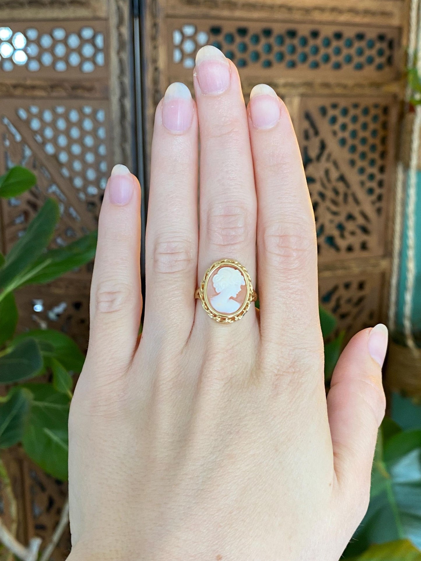 Vintage Solid 18k Yellow Gold Cameo Ring - Size 6.75