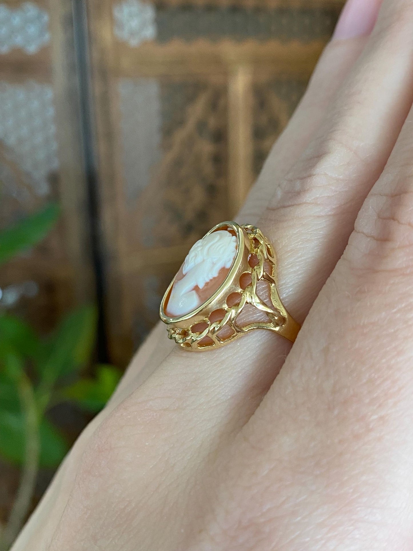 Vintage Solid 18k Yellow Gold Cameo Ring - Size 6.75