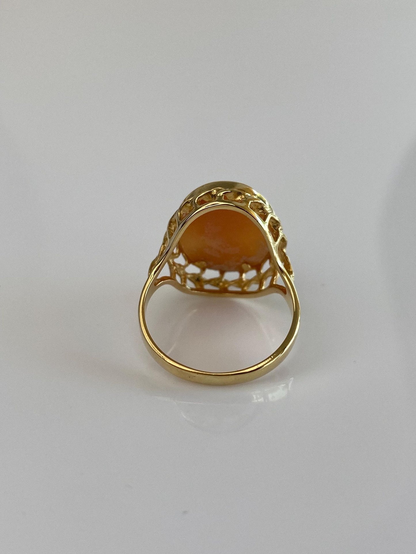 Vintage Solid 18k Yellow Gold Cameo Ring - Size 6.75