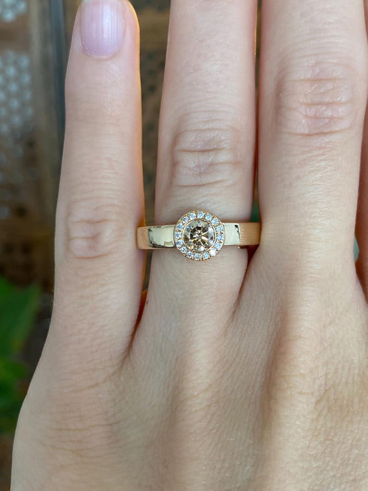 Vintage Solid 18k Rose Gold Brown & Clear Diamond Embedded Ring - Size 5