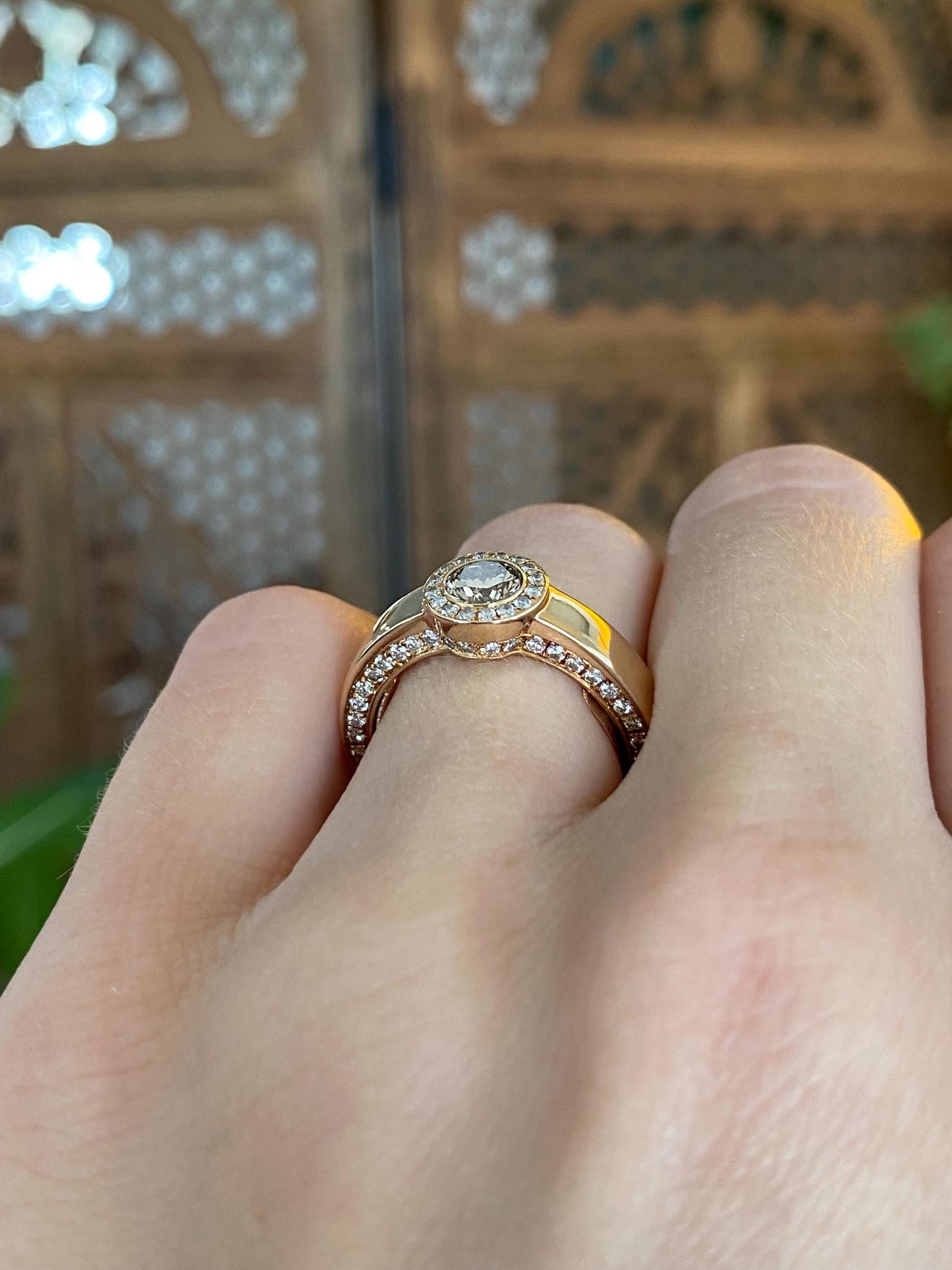 Vintage Solid 18k Rose Gold Brown & Clear Diamond Embedded Ring - Size 5