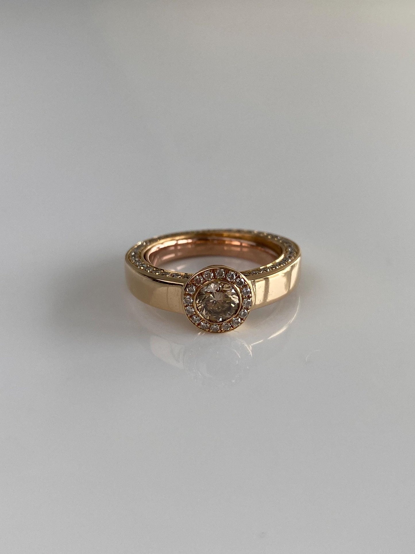 Vintage Solid 18k Rose Gold Brown & Clear Diamond Embedded Ring - Size 5