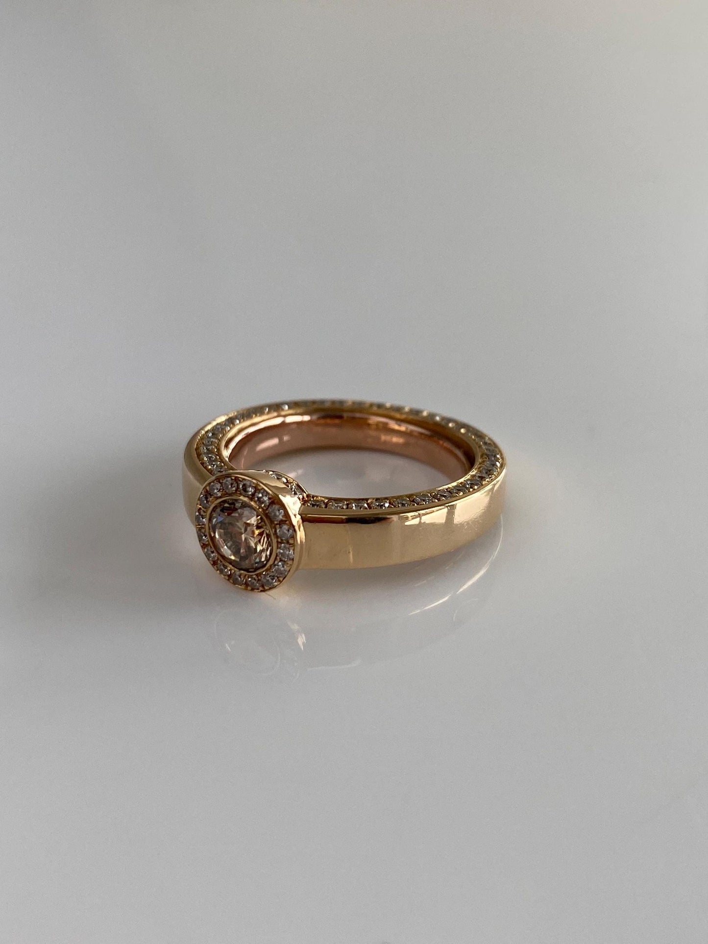 Vintage Solid 18k Rose Gold Brown & Clear Diamond Embedded Ring - Size 5