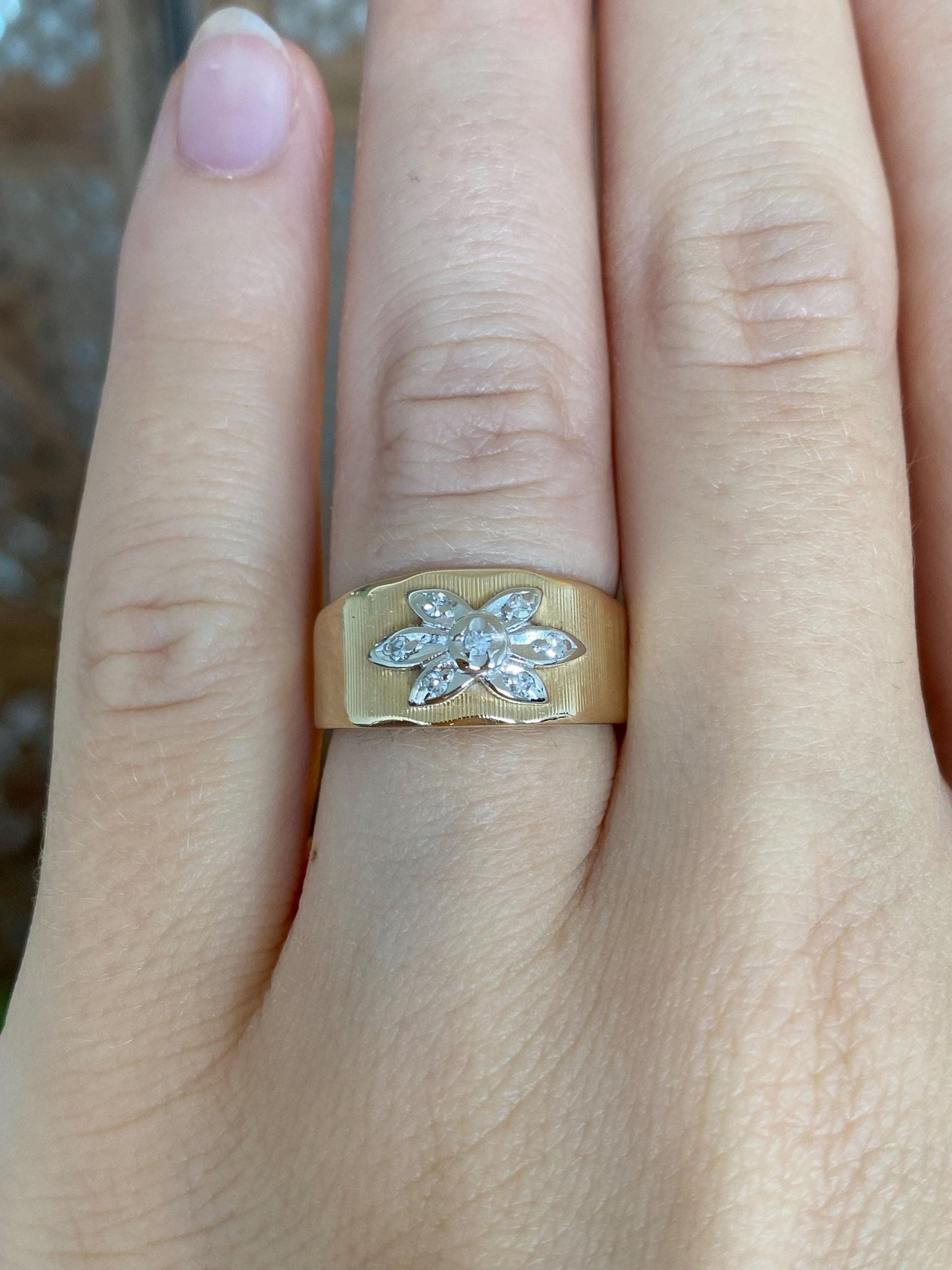 Vintage Solid 14k White & Yellow Gold Diamonds Flower Design Ring Band - Size 5.75
