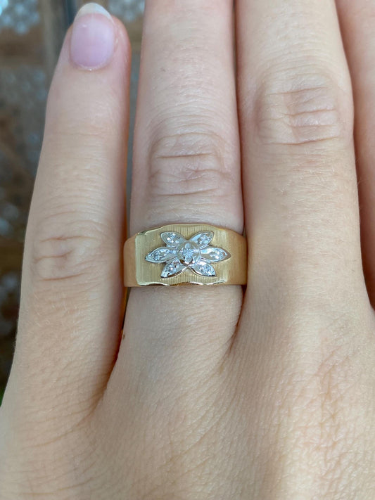 Vintage Solid 14k White & Yellow Gold Diamonds Flower Design Ring Band - Size 5.75