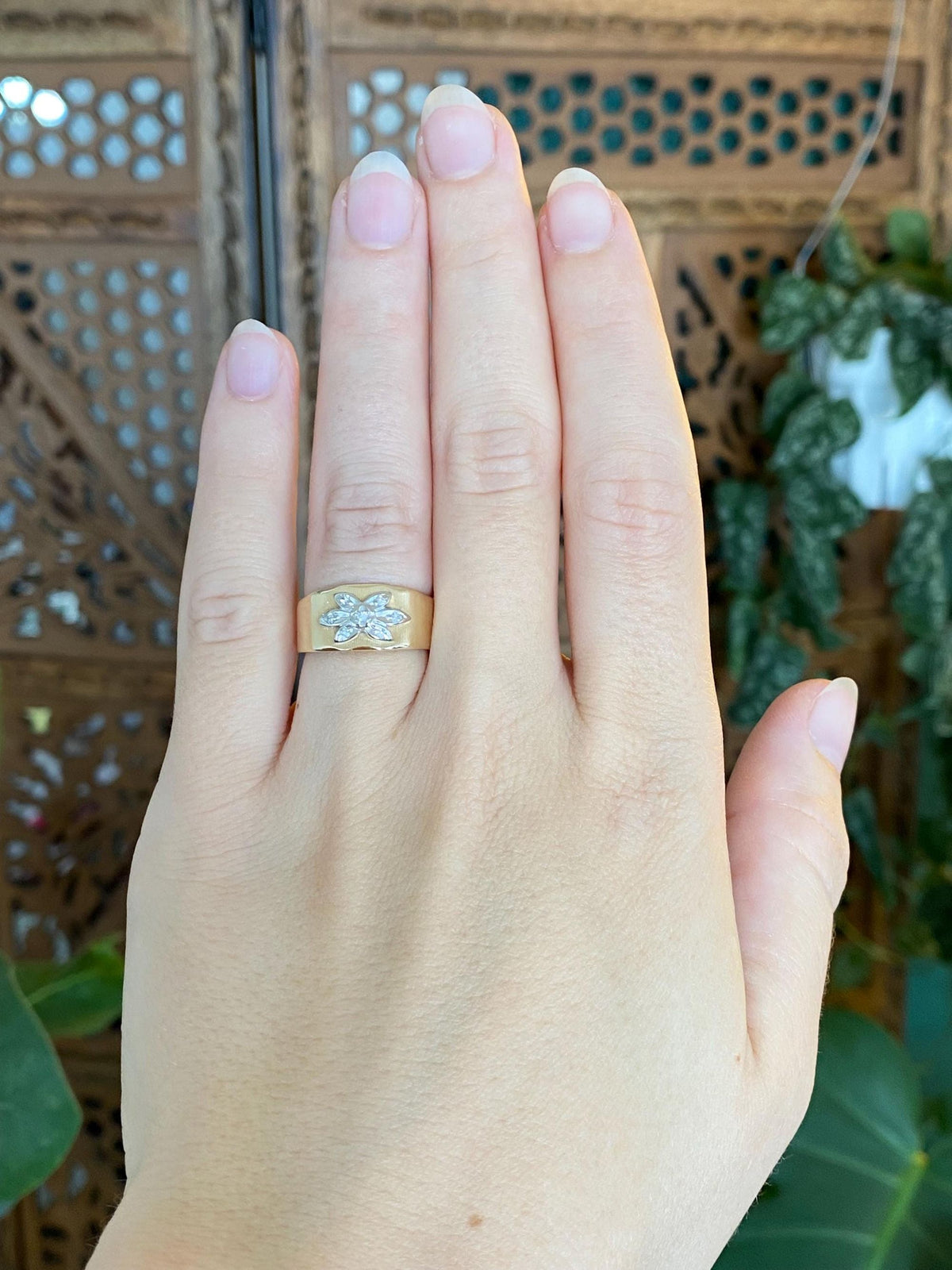 Vintage Solid 14k White & Yellow Gold Diamonds Flower Design Ring Band - Size 5.75