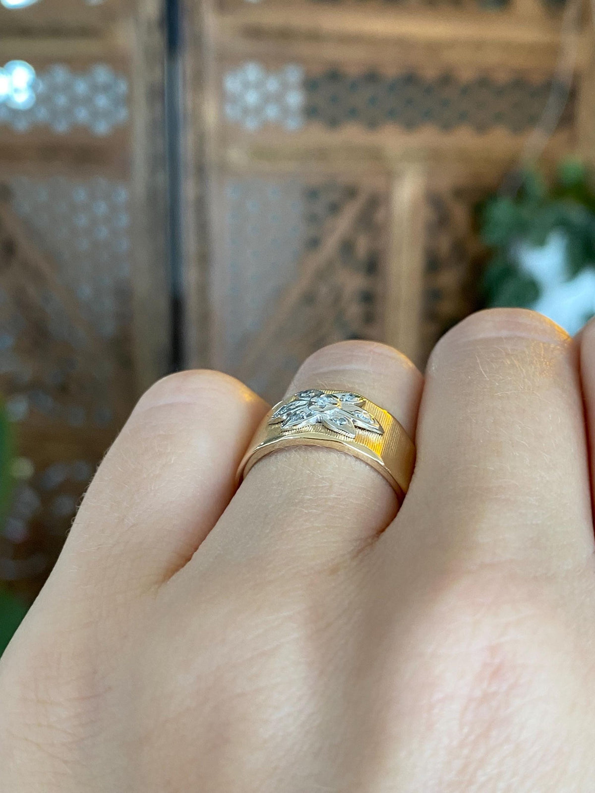 Vintage Solid 14k White & Yellow Gold Diamonds Flower Design Ring Band - Size 5.75