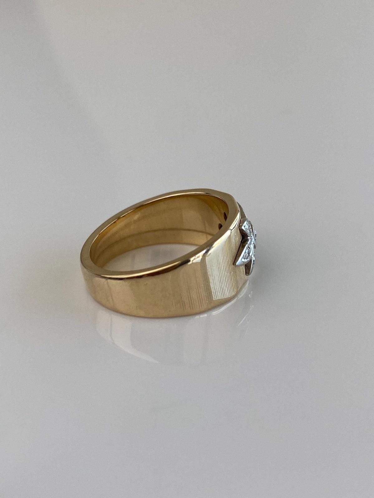 Vintage Solid 14k White & Yellow Gold Diamonds Flower Design Ring Band - Size 5.75
