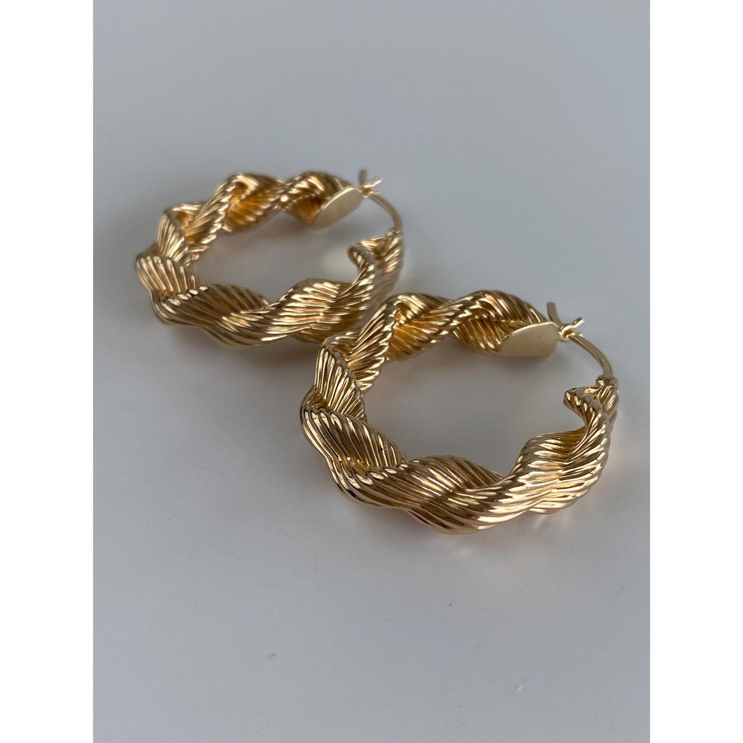 Vintage 14k Yellow Gold Twist Hoop Earrings