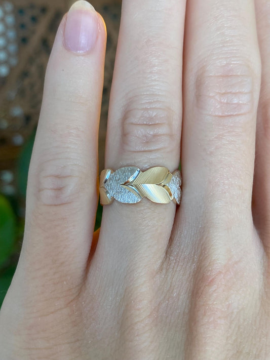 Vintage Solid 14k White & Yellow Gold Hearts Ring Band - Size 5.75