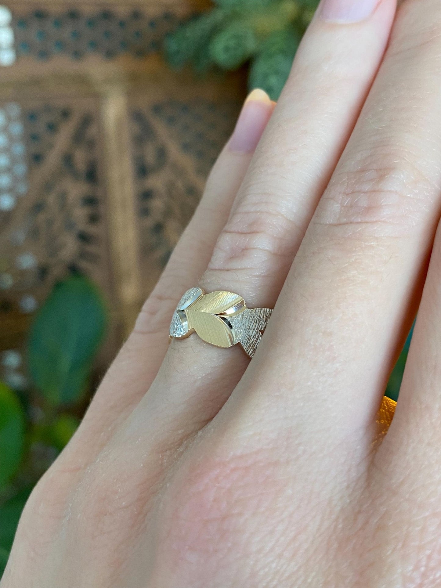 Vintage Solid 14k White & Yellow Gold Hearts Ring Band - Size 5.75