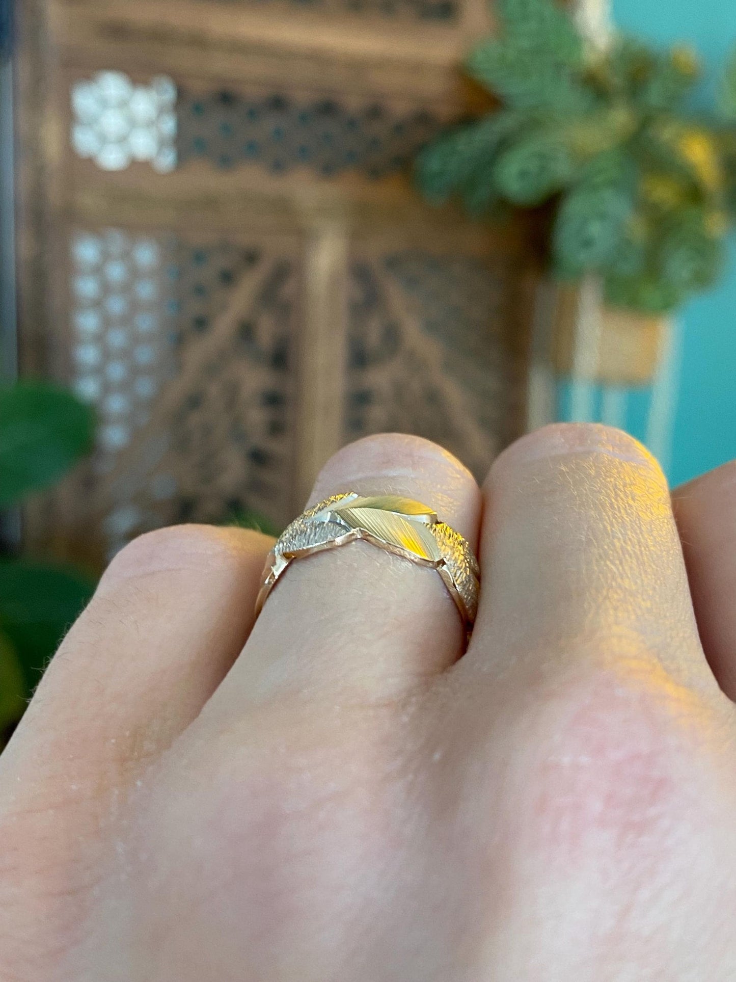 Vintage Solid 14k White & Yellow Gold Hearts Ring Band - Size 5.75