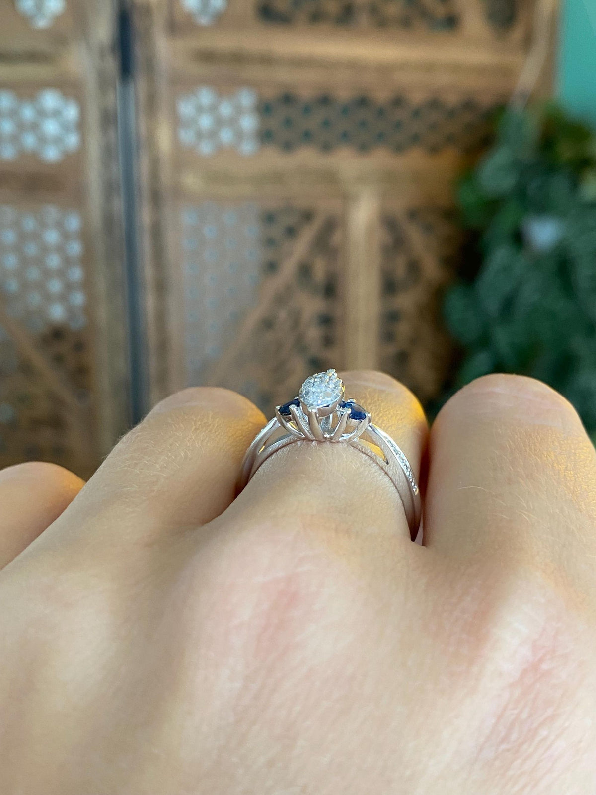 Vintage Solid 10k White Gold Diamonds Blue Spinel Ring - Size 7